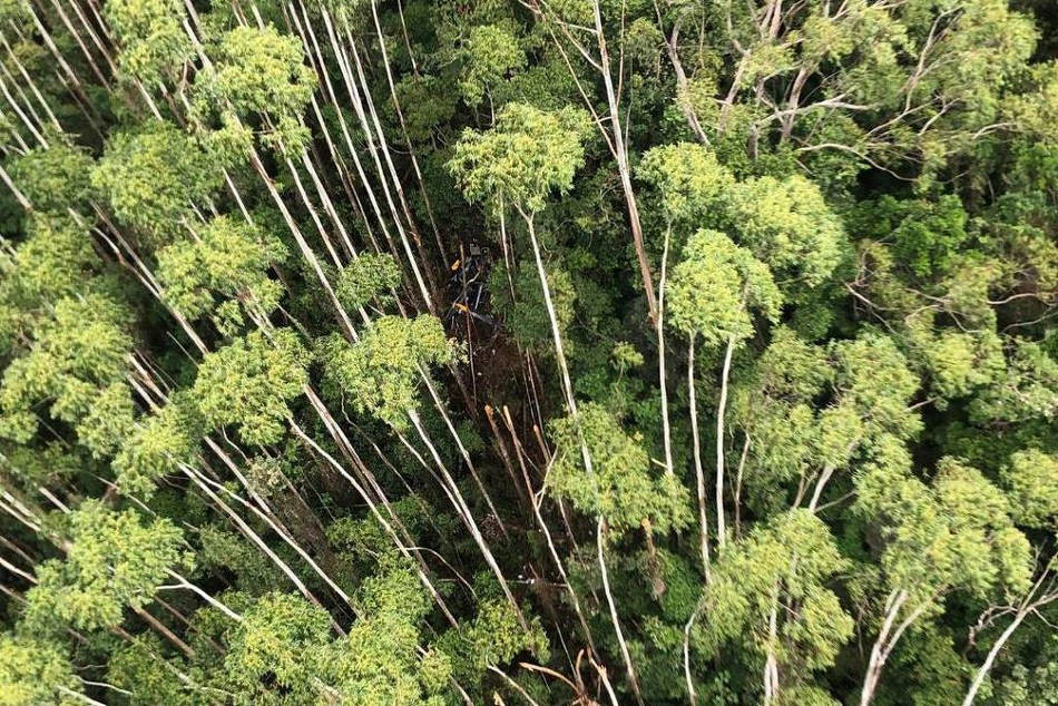 Helicóptero desaparecido é localizado em área de mata em Paraibuna (SP)