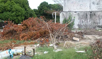 Ponto de descarte irregular no bairro Santa Isabel