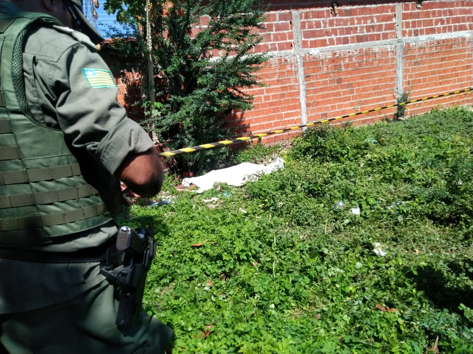 Homem é assassinado a tiros na porta de casa em Campo Maior