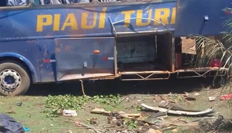 Ônibus envolvido em acidente com 20 feridos em Campo Maior.