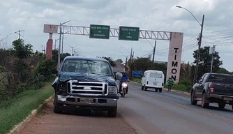 Carro supostamente envolvido em acidente.