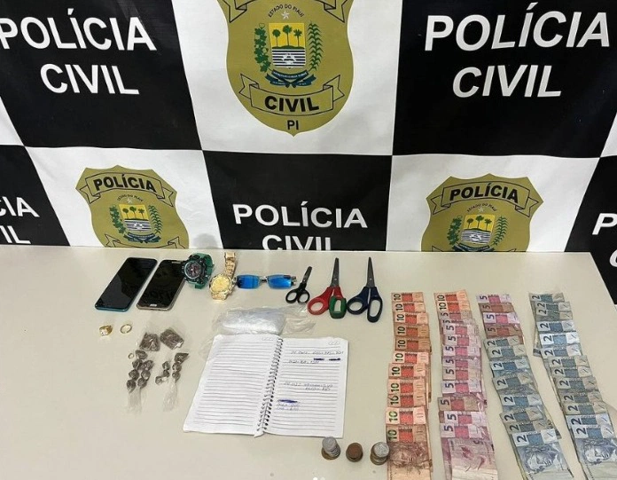 Material apreendido pela polícia.