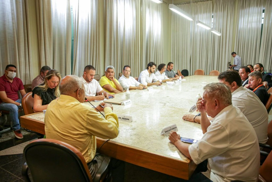 Dr. Pessoa se reúne para tratar sobre limpeza pública na Capital