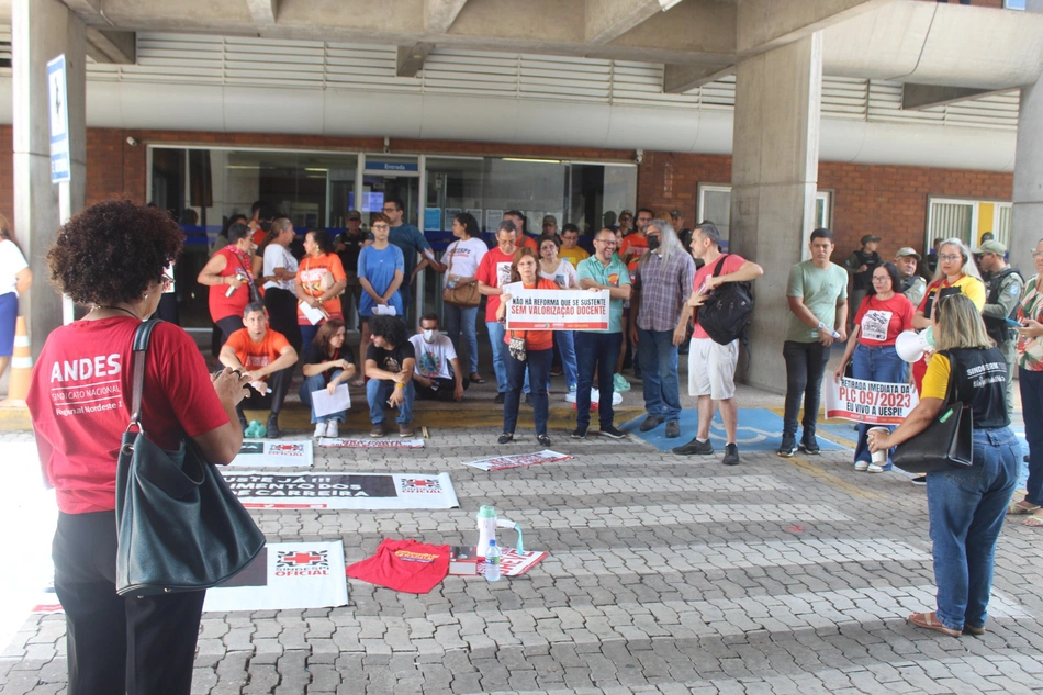 Manifestação de docentes e estudantes da UESPI