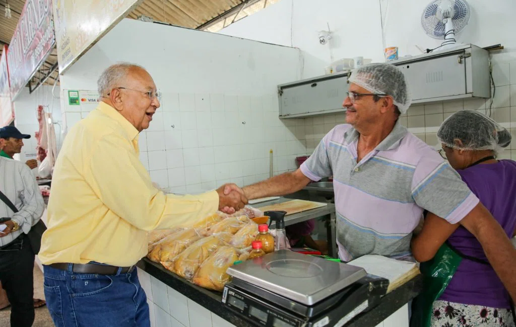 Prefeito entrega reforma do Mercado da Vermelha