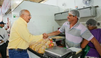 Prefeito entrega reforma do Mercado da Vermelha