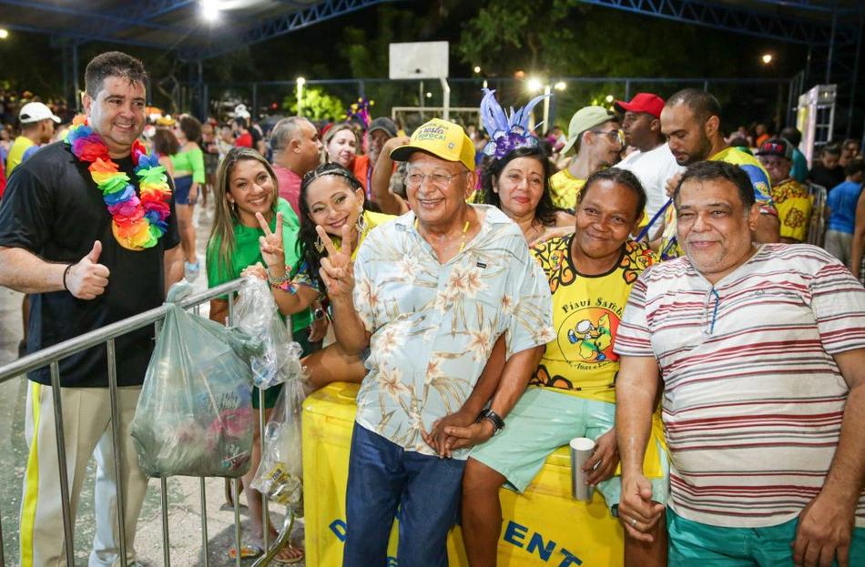 Dr. Pessoa comparece em blocos de carnaval