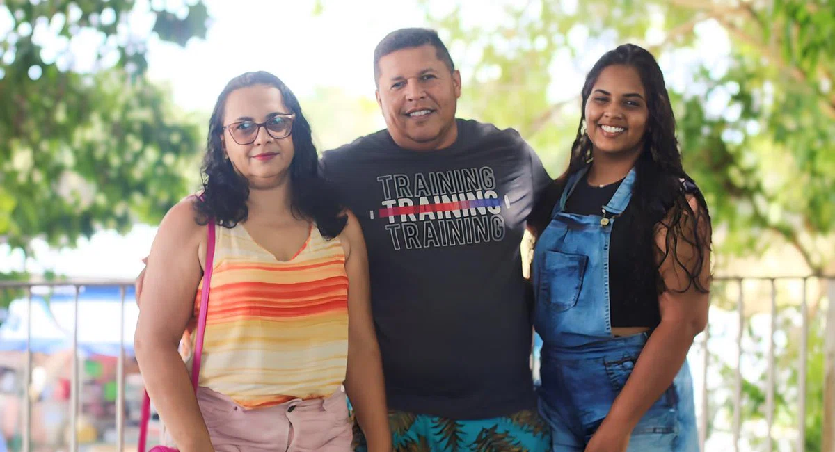 Família passeia no Parque Encontro dos Rios.