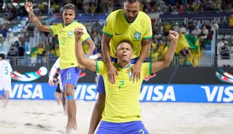 Edson Hulk e Bruno Xavier comemoram após gol na Copa do Mundo