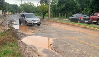 Buracos na Avenida São Francisco