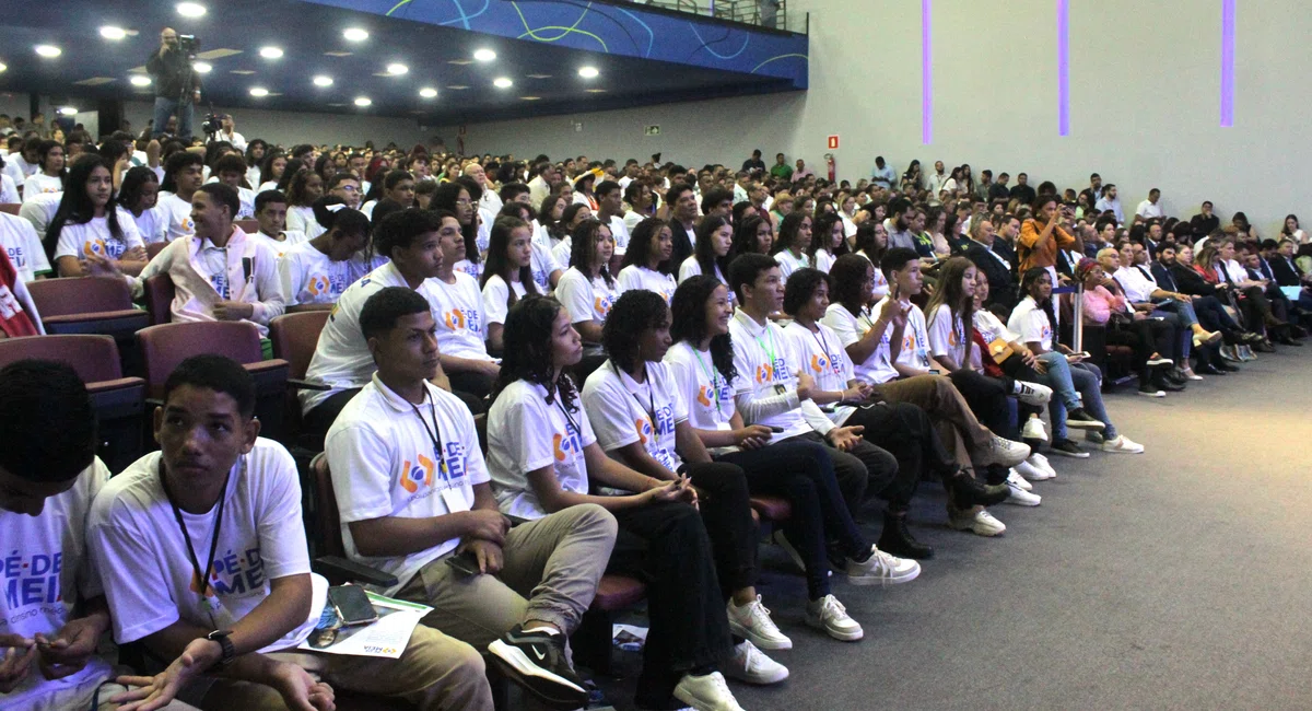 Ministro da Educação lança Programa Pé-de-Meia em Teresina