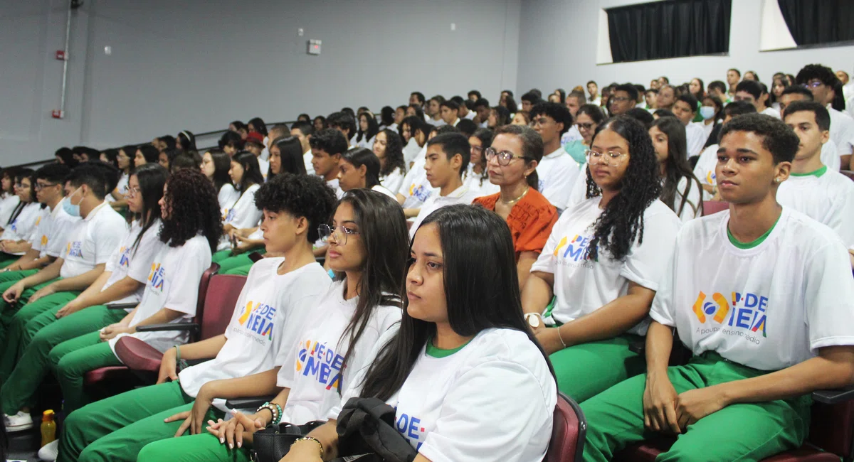 Ministro da Educação lança Programa Pé-de-Meia em Teresina