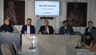 Ministério Público e representantes da saúde em reunião sobre crise na saúde de Teresina.