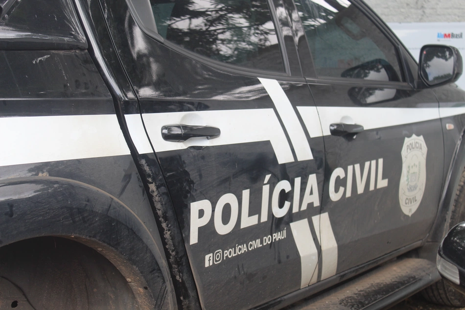 Viatura da Polícia Civil