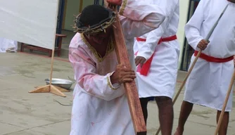 Internos da Penitenciária Irmão Guido apresentam peça teatral da “Paixão de Cristo”