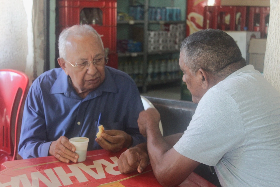 Dr. Pessoa inaugura asfalto com café da manhã