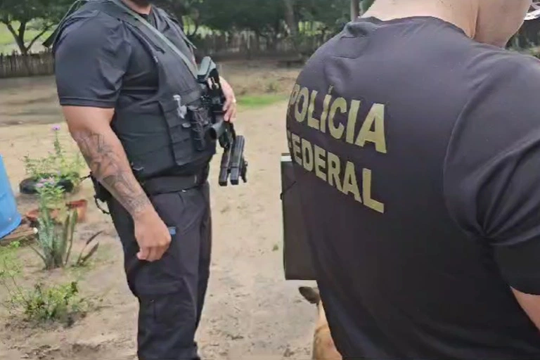 Polícia Federal cumpre mandado contra suspeito de pornografia infa