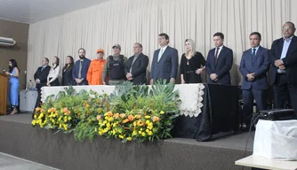 Polícia Civil homenageia policiais em solenidade