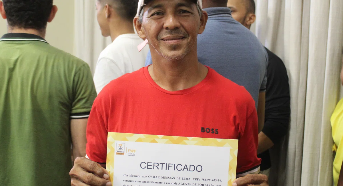 Entrega de certificados profissionalizante da FWF