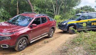 PRF recupera carro roubo na BR 343 em Piripiri