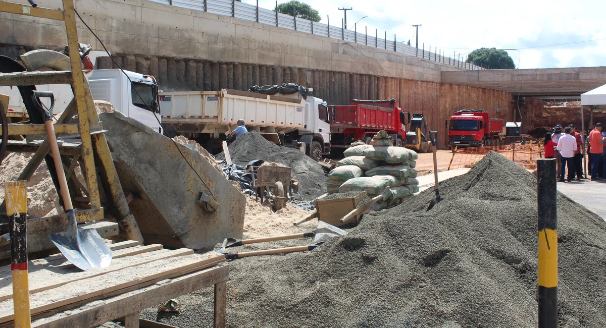 Ministro dos Transportes visita as obras de rebaixamento da Avenida João XXIII