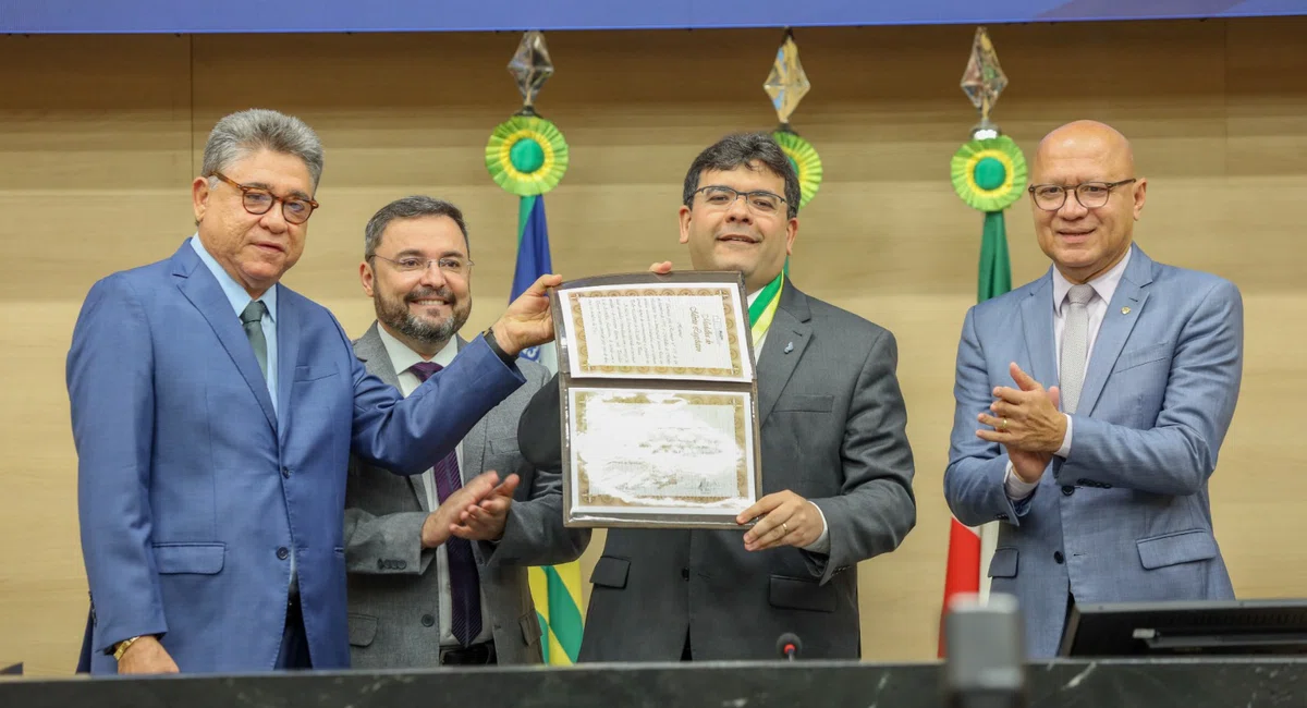 Rafael Fonteles é homenageado com medalha de Medalha do Mérito Legislativo da Alepi