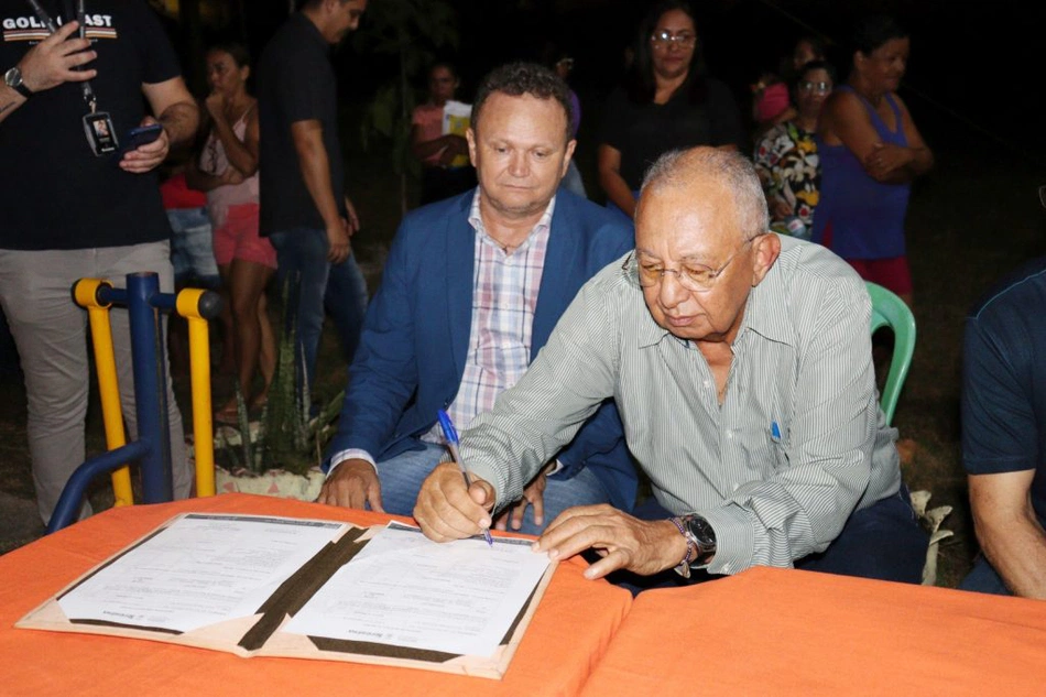 Prefeito de Teresina assina ordem de serviço para construção de quadra esportiva