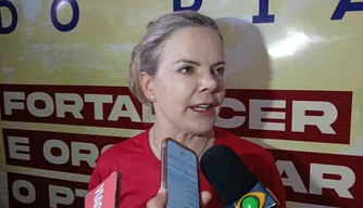 Gleisi Hoffmann participa de conferência eleitoral do PT em Teresina