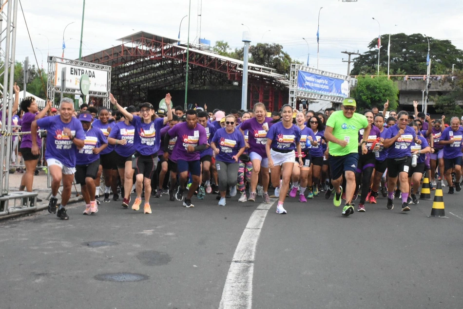 A corrida percorreu 2,5 km.