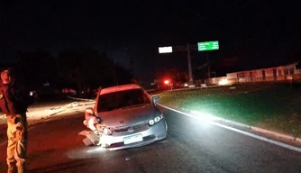 Veículo colide com poste na BR 343  em Parnaíba