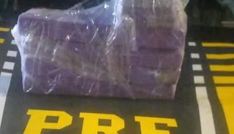 PRF apreende mais de 4kg de maconha na BR-343, em Parnaíba