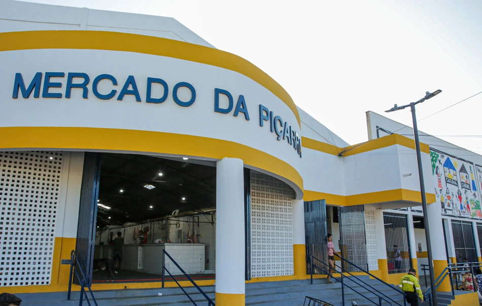 Dr. Pessoa entrega reforma do Mercado da Piçarra em Teresina