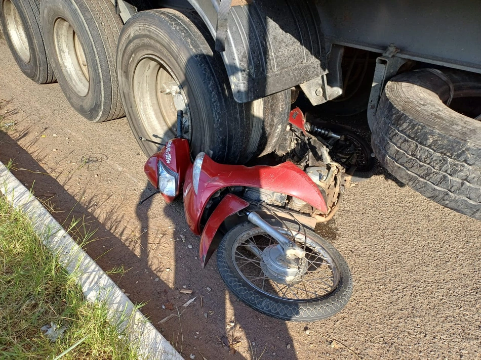 Colisão entre caminhão e moto deixa homem morto na BR 316 em Timon