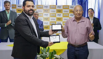 Dr. Pessoa recebe premiação da reforma do prédio do IPMT e assina ordem de serviço