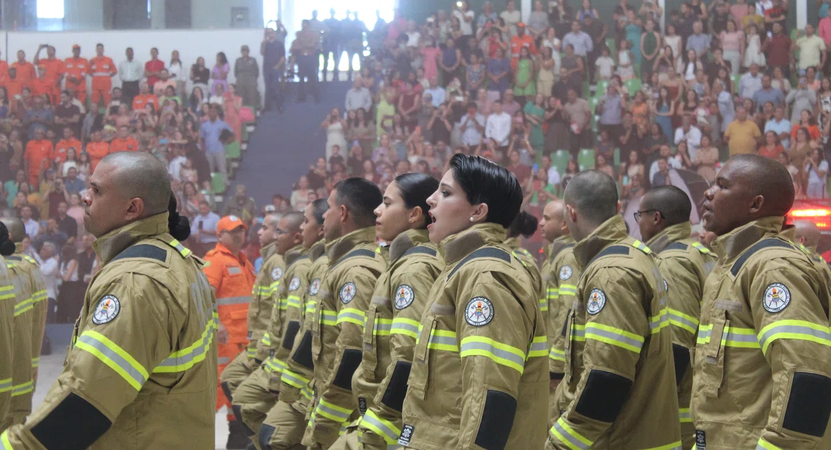 205 novos bombeiros militares reforçam o Corpo de Bombeiros do Piauí em seus 80 anos