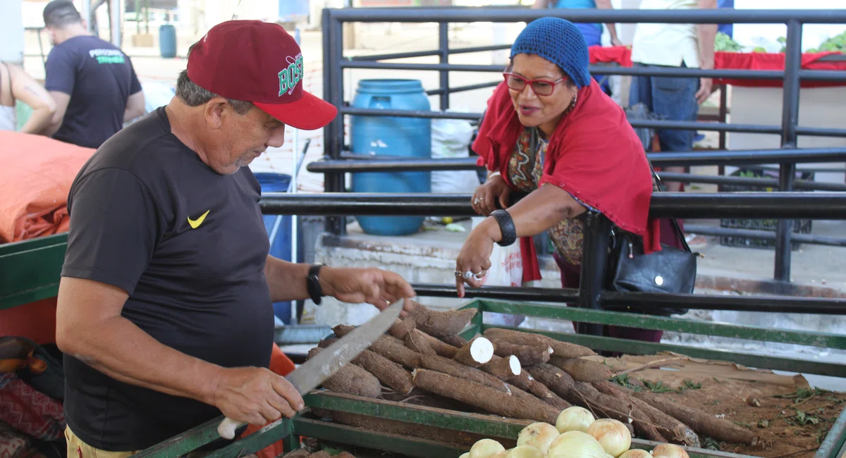 José Moacir, vendedor de frutas e outros vegetais