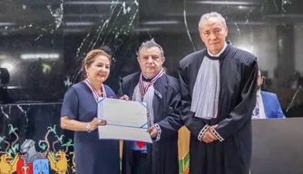 Ministra do TST e Conselheiro do CNJ são Homenageados com Colar do Mérito do Judiciário