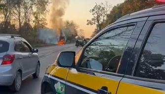 Incêndio em veículo na BR-343