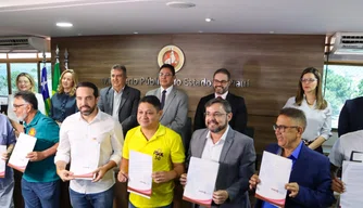 Candidatos à Prefeitura de Teresina assinam Carta de Compromisso com a Primeira Infância