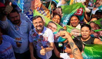 Fábio Novo faz caminhada na zona Leste de Teresina e apresenta propostas para saúde