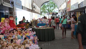 Feira de Artesanato popular na Rua Climatizada