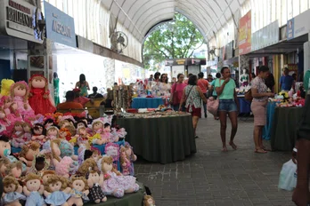 Feira de Artesanato popular na Rua Climatizada