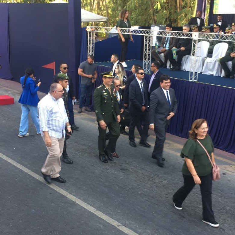 Governador Rafael Fonteles no desfile da Independência