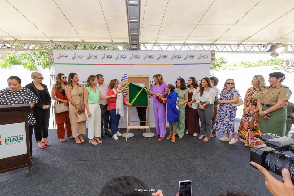 Ministra Cida Gonçalves lança pedra fundamental da Casa da Mulher Brasileira em Parnaíba