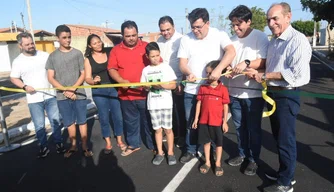 Governador Rafael Fonteles entrega pavimentação de 13 ruas em Parnaíba