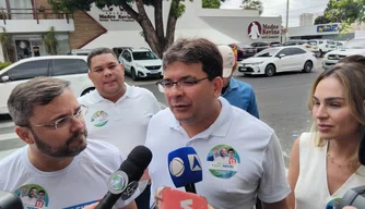 Governador Rafael Fonteles vota em Teresina