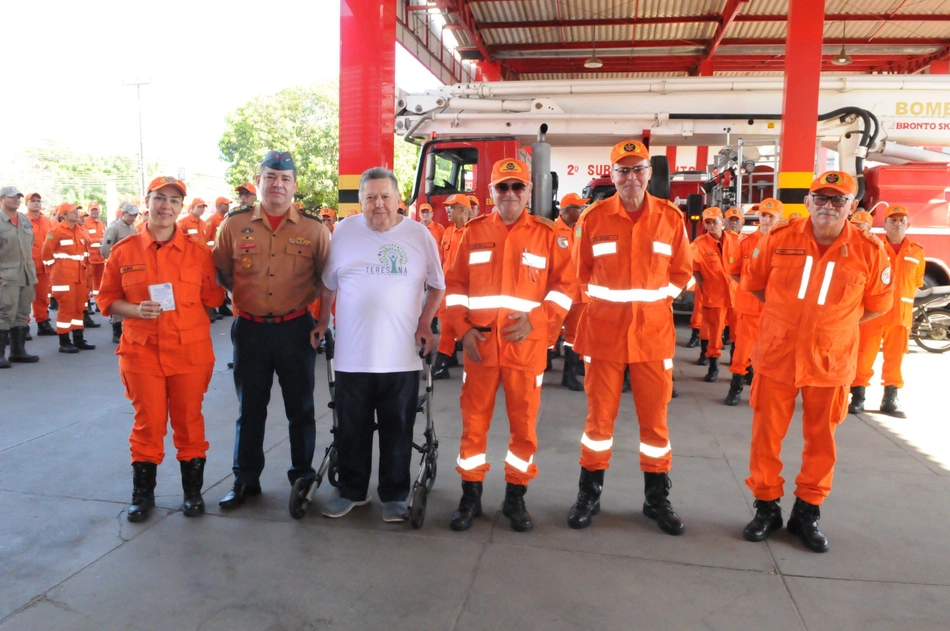 Corpo de Bombeiros participa de projeto de arborização na sede do CBMEPI