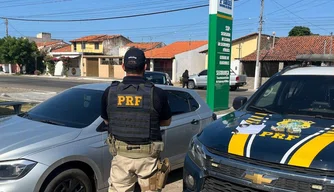 PRF recupera veículo furtado e prende motorista com mandado em aberto em Parnaíba