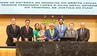 Desembargador Fernando Lopes recebe medalha do mérito legislativo da Alepi