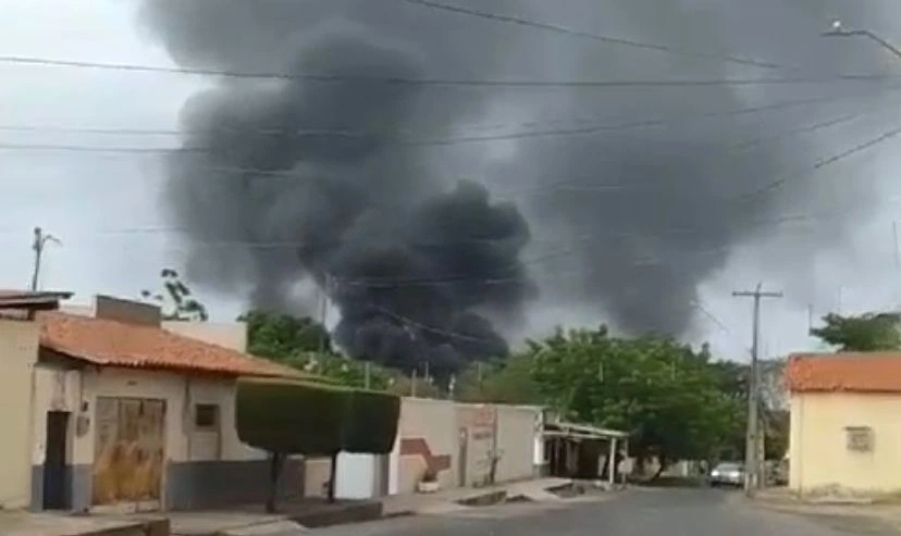 Incêndio atinge fábrica de enchimento de colchões em Teresina